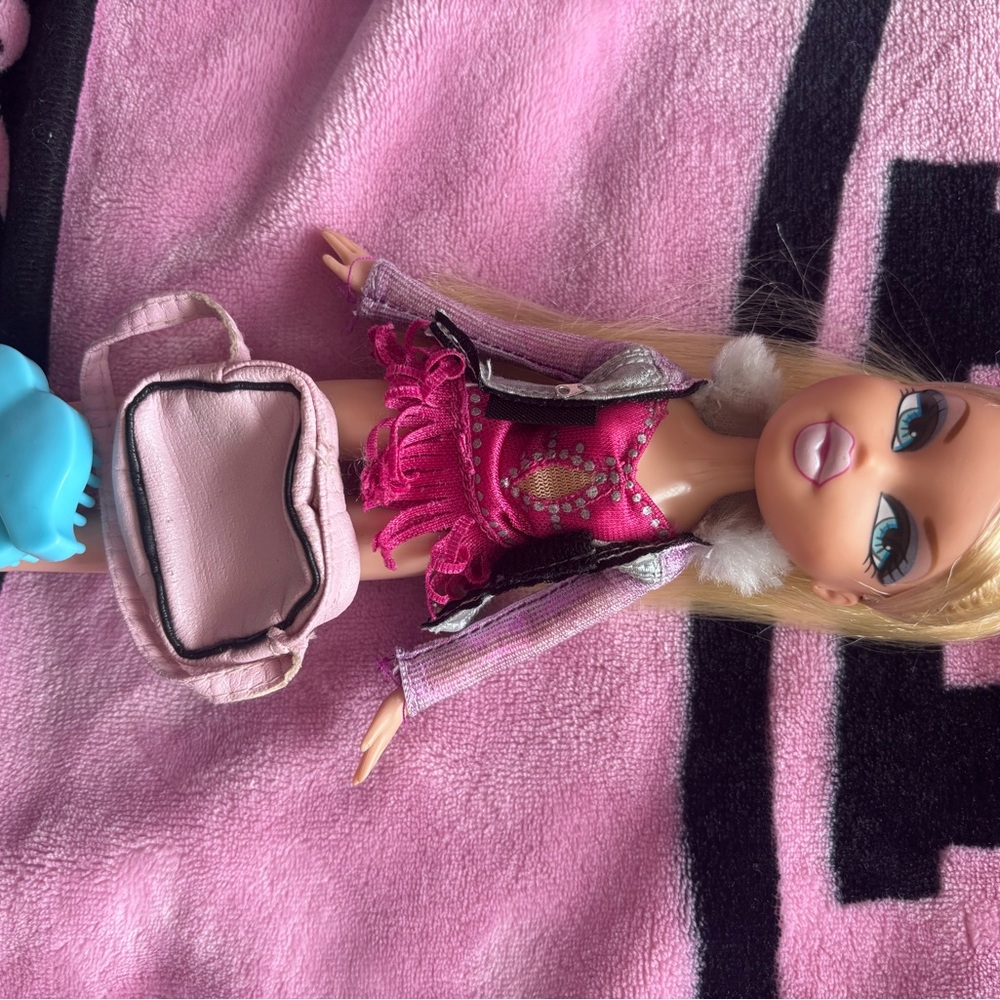 BRATZ PLAY SPORTS ICE SKATING CLOE